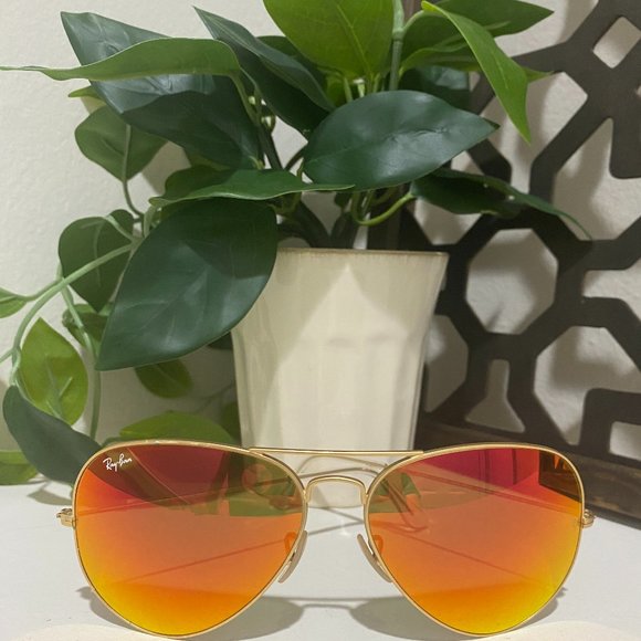 Ray-Ban Mirrored Sunglasses